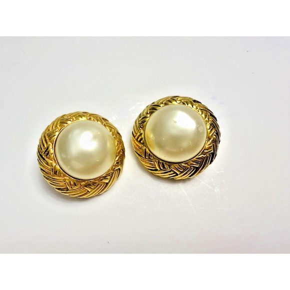 CHANEL CC Logo Button Earrings Clip-On Faux Pearl Gold France Accessory Vintage - Picture 5 of 10